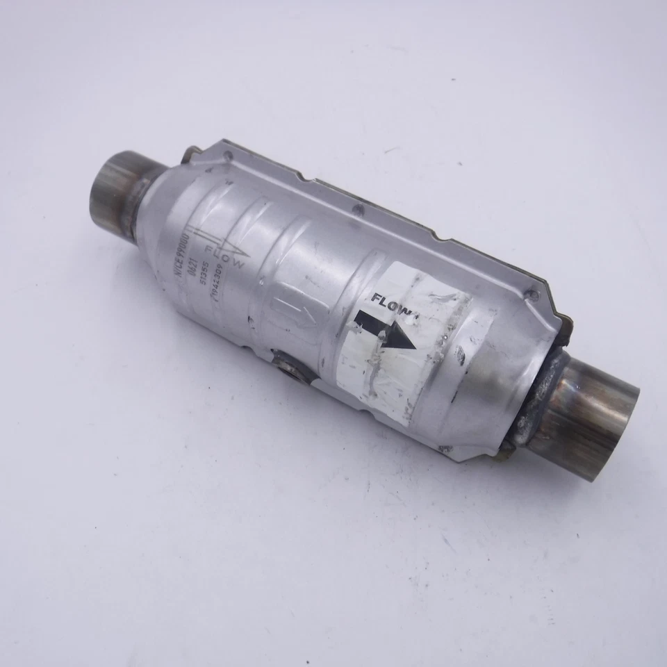 MagnaFlow 51355 催化转换器 2-1/4 英寸进出适用于 1999 - 2002 年马自达 Miata — 第 2/3 张图片