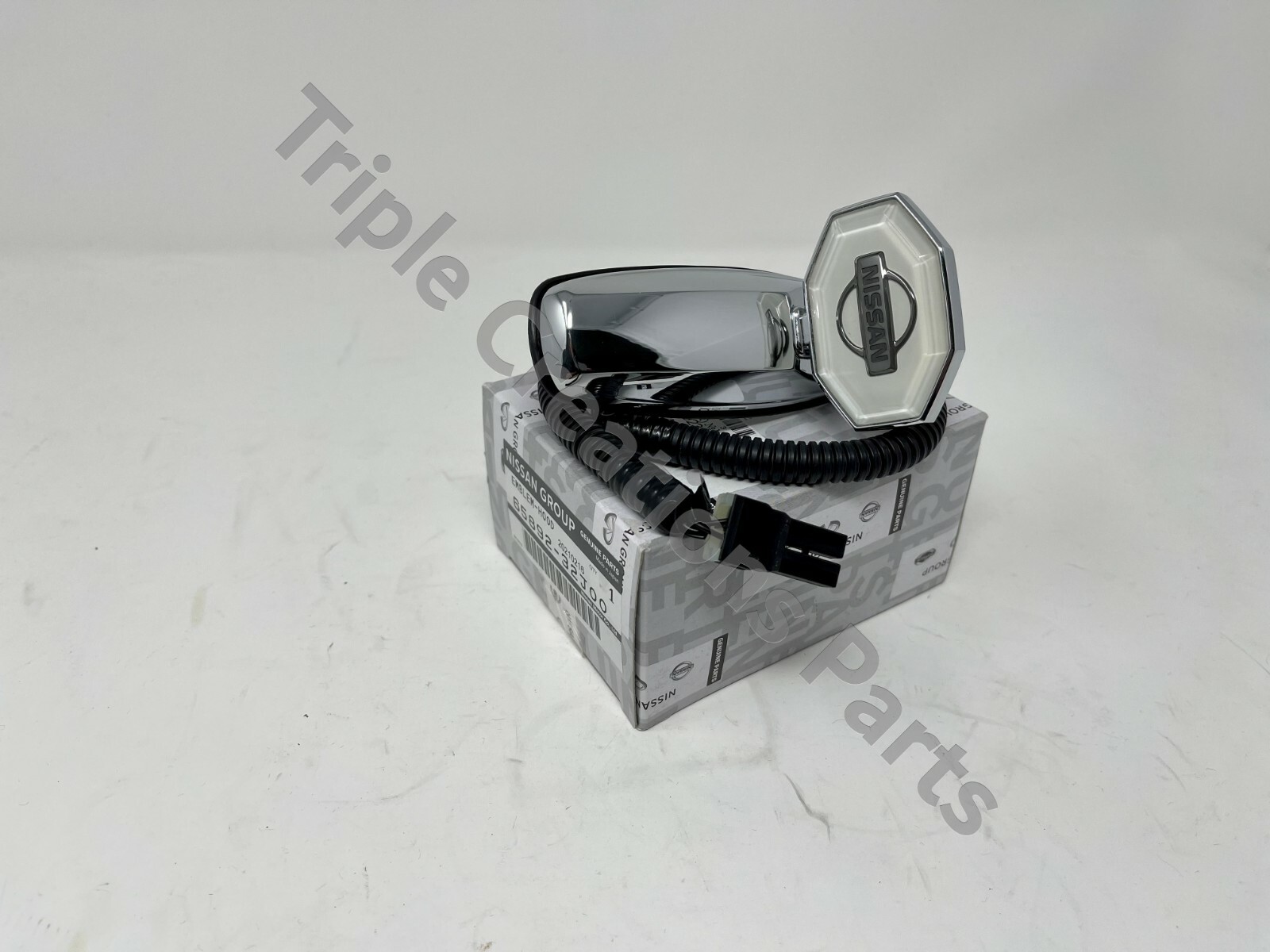 Genuine Nissan OEM 65892-32J00 EMBLEM-HOOD 6589232J00 | eBay