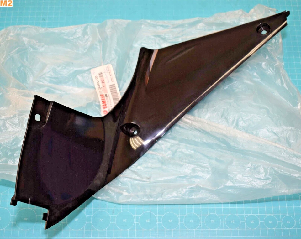 carénage moulure droite YAMAHA 5VY-2836L-00 pour YZF-R1 de 2004/2006 neuf - Photo 1/1