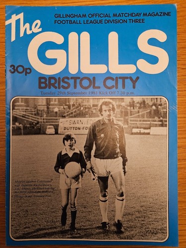 Gillingham Home Programmes 1981-82 - Picture 5 of 17