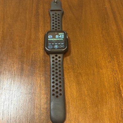 Apple Watch Series 5 44mm Grey Aluminum (GPS) w/ Nike Band Bundle