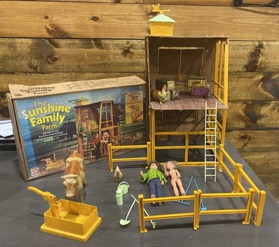 The Sunshine Family Farm Vintage Playset Dolls Cow Chicken Fence Original Box 76