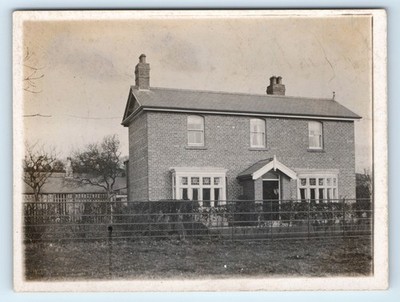 POSTKARTE - UNBEKANNTES HAUS - KLEINERE GRÖSSE 10,5 x 8 cm WAHRSCHEINLICH UK