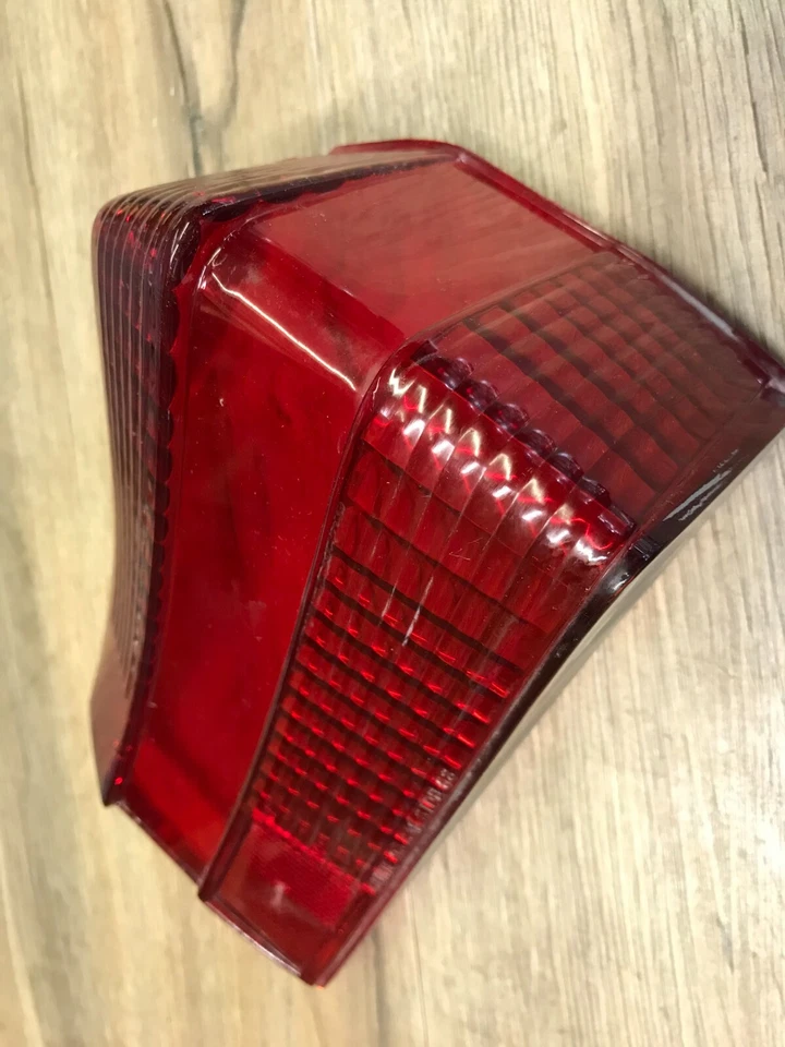 Pontiac Beaumont SD 1968 68 usado GM luz trasera derecha lente fabricante original raro Foto 2 de 4