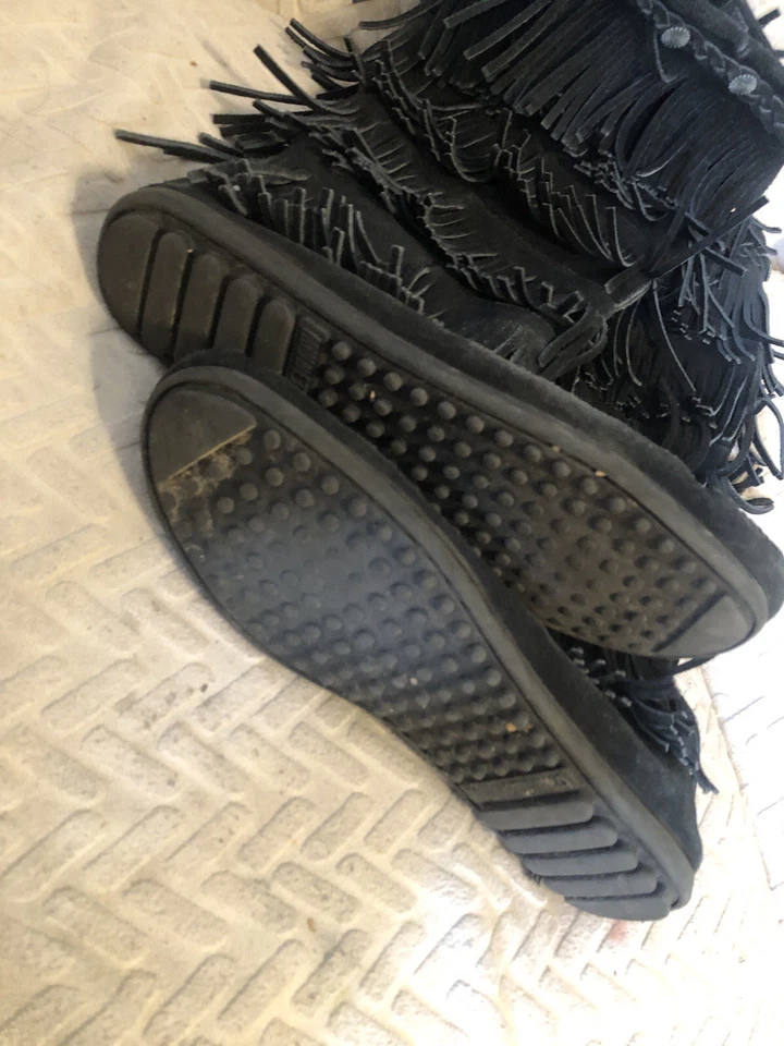 Botas Minetonka de cuero negro con flecos talla 8  Foto 4 de 4
