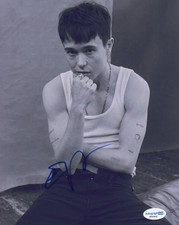 Elliot Page "The Umbrella Academy" AUTOGRAPH Signed 8x10 Photo C ACOA