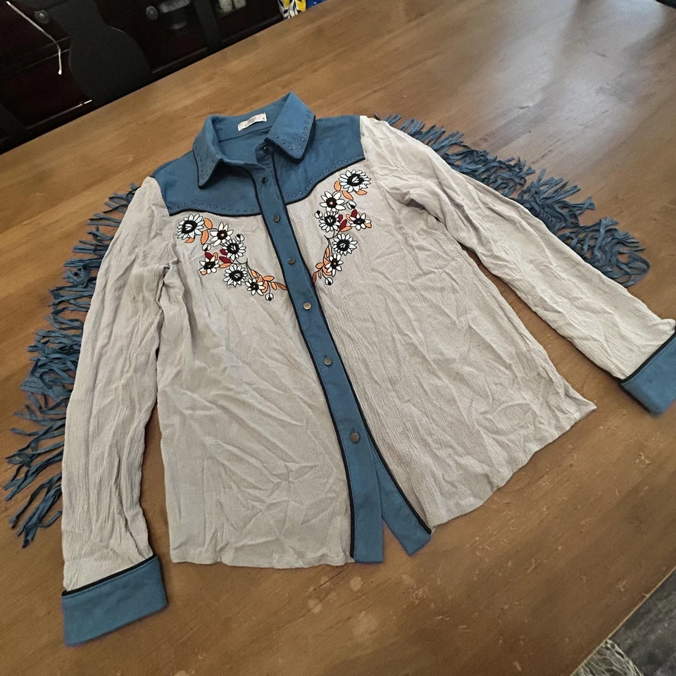 Camisa John John Moon para mujer pequeña azul flecos occidentales puños bordados florales Foto 3 de 4