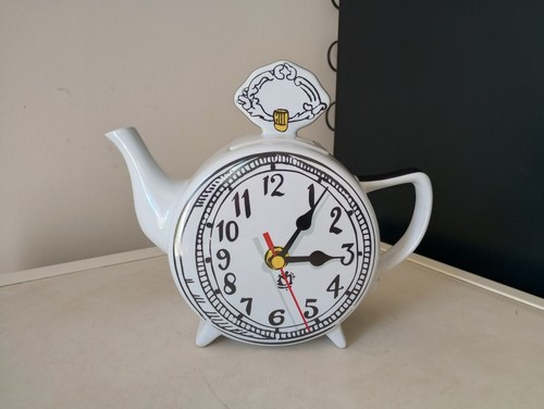 A Clock Design Teapot