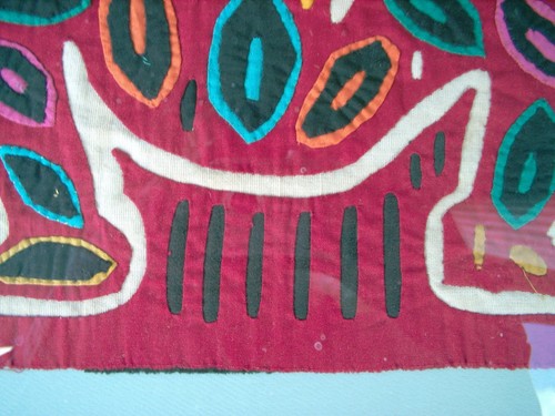 FRAMED 15.5" BY 15.5" TRADITIONAL MOLA PANAMA CUNA (KUNA) NATIVE HAND STITCH - Picture 7 of 9