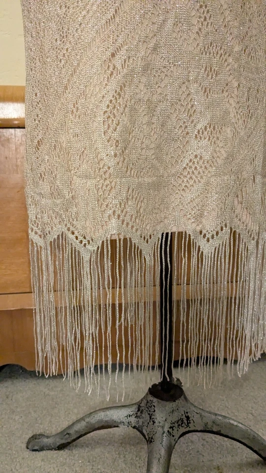 OBJETOS NECESARIOS Vestido de encaje tejido dorado forrado con flecos S/XS aleta boho años 90 20 Foto 2 de 4