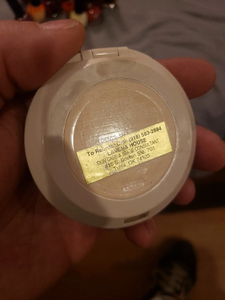 BeautiControl Translucent Light Pressed Powder Oil & Fragrance Free  - Image 4 of 4