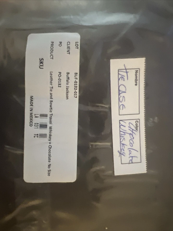 Estuche de viaje con corbata y pajarita de cuero Buffalo Jackson Foto 4 de 4