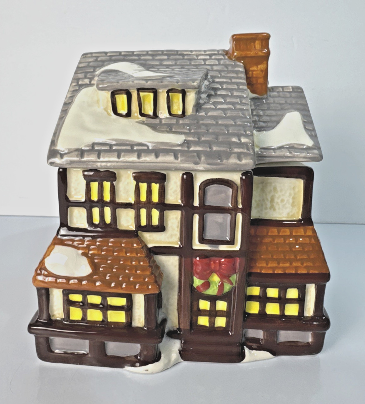 CIB H 35T076 Tudor-Style Townhouse Holiday Wreath Cookie Jar / Canister w/ Lid