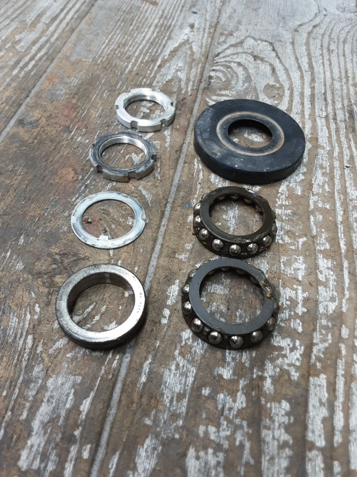 2000 00 97-00 Suzuki GSXR600 GSX-R600 vástago de dirección delantera rodamientos tuercas herrajes Foto 3 de 4