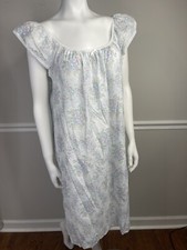 Vintage Carriage Court nightgown medium sleep dress Cottage Core Floral Romantic
