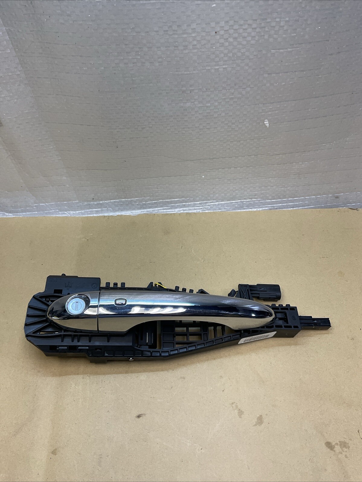 2014 - 2024 MASERATI QUATTROPORTE FRONT LEFT EXTERIOR DOOR HANDLE OEM 68194121AC