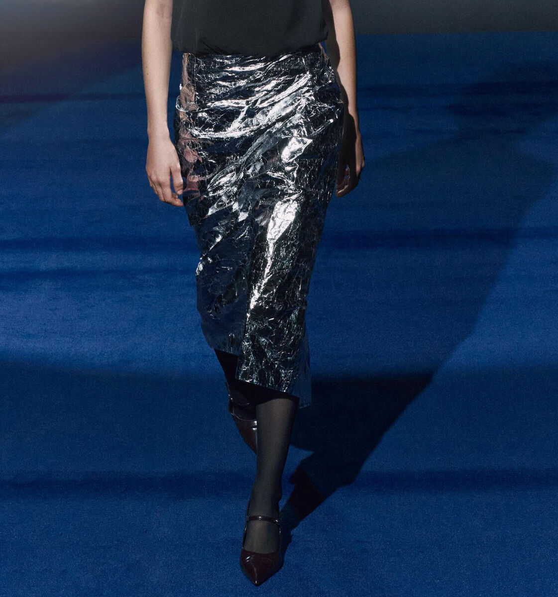 ZARA NEW WOMAN MID-WAIST WRINKLED METALLIC PENCIL SKIRT ZW ZARA NEW WOMAN MID-WAIST WRINKLED METALLIC PENCIL SKIRT ZW