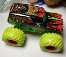 MONSTER JAM CREATURES GRAVE DIGGER FROM SERIES 2 2 PACK 1/64 LOOSE
