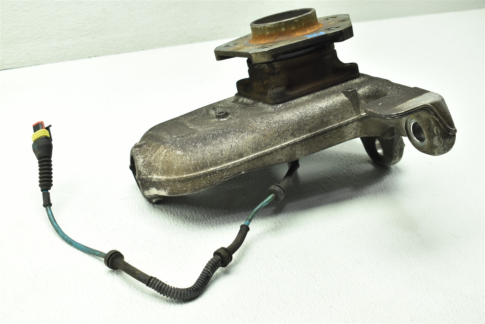 Maserati Quattroporte 2003-2012 Front Right Steering knuckle