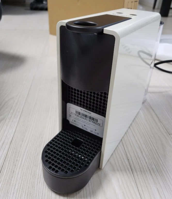 Nespresso Essenza Mini C30 Coffee Machine / White color / 220-240V / Express