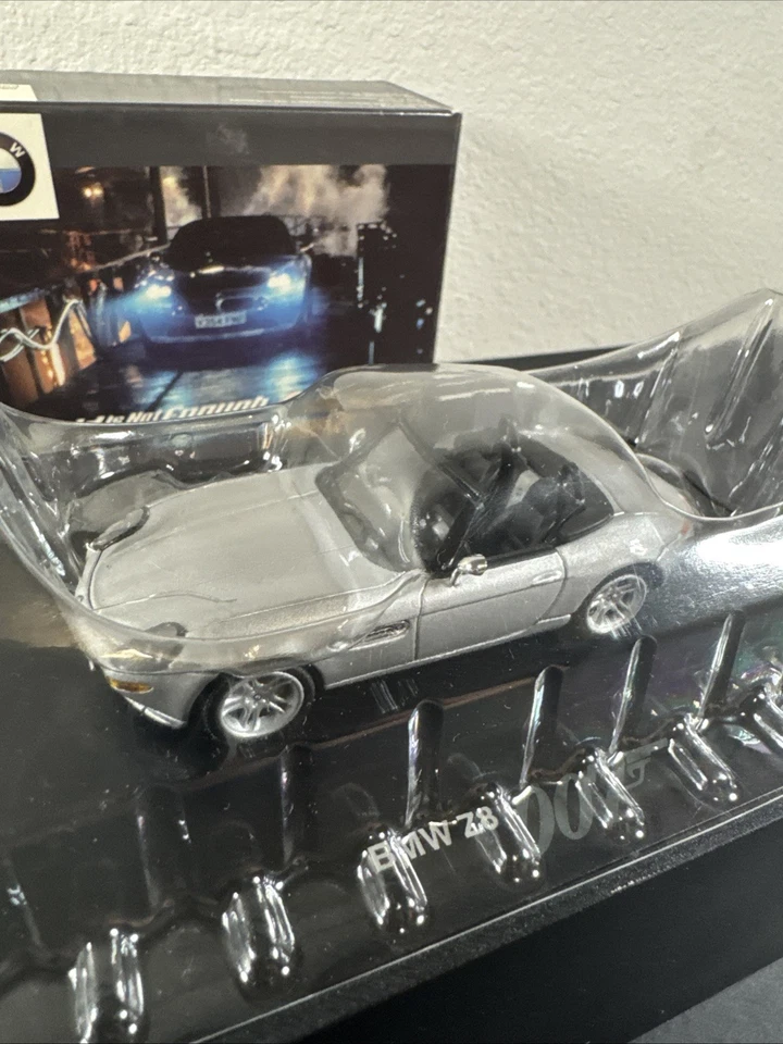 ИЗДАНИЕ JAMES BOND 1999 BMW Z8 - The World Is Not Enough масштаб 1:43 - Изображение 3 из 4