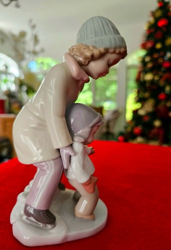 LLADRO YOU CAN DO IT WINTER ICE SKATING FIGURINE RETIRED 6 3/4" - Picture 4 of 6