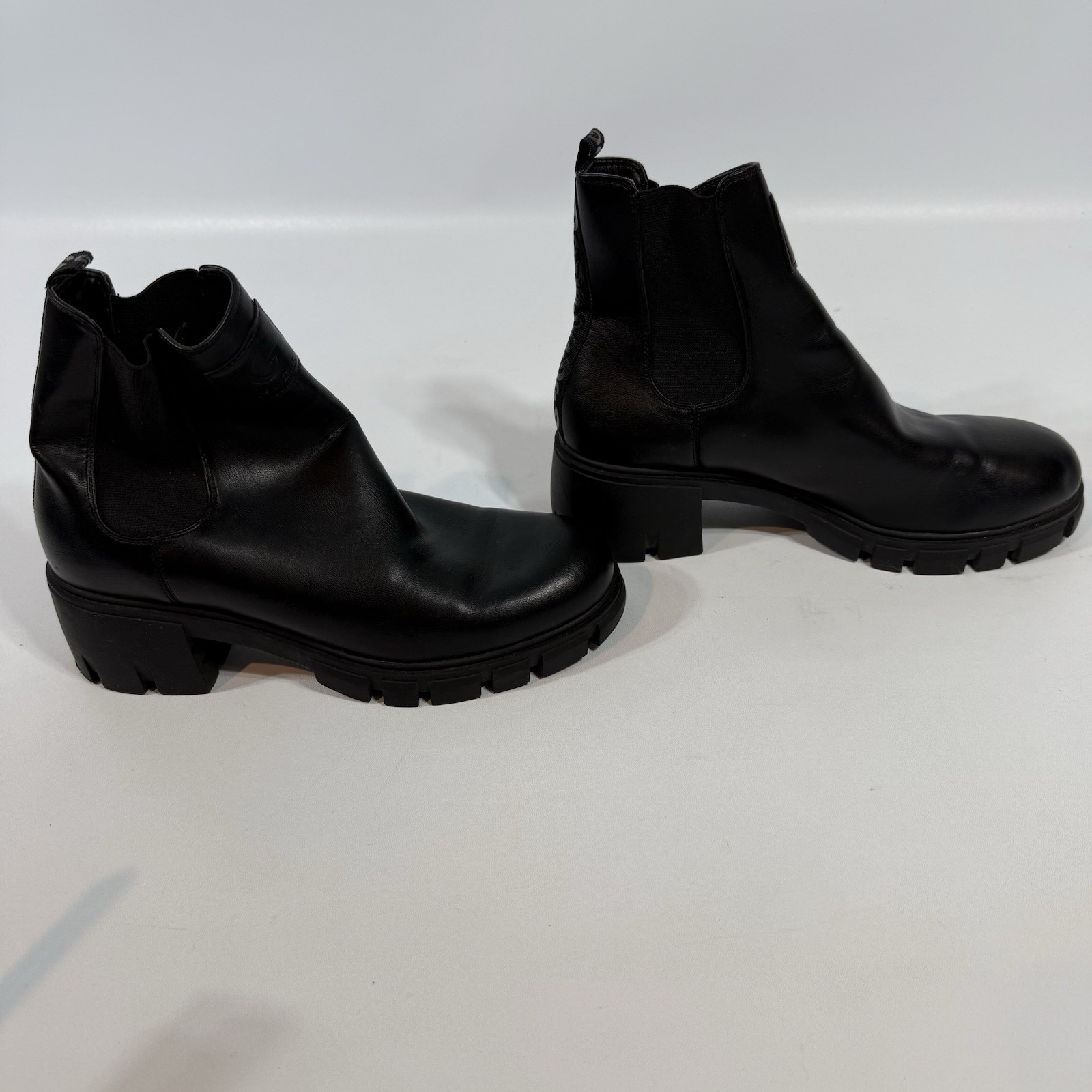 G by Guess Women’s Black Leather Chelsea Ankle Boots Lug Sole Size 10M