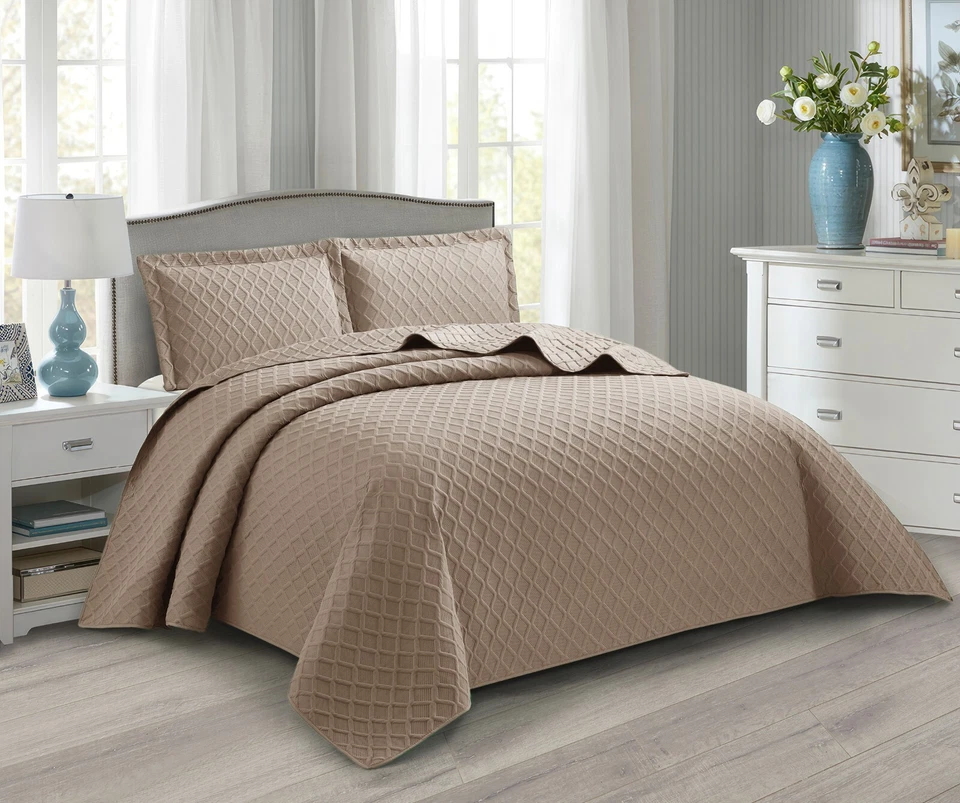 3 Piece Emboss Bedspread Quilted Comforter Bedding Set Bed Throw Reversible King - Image 2 of 4