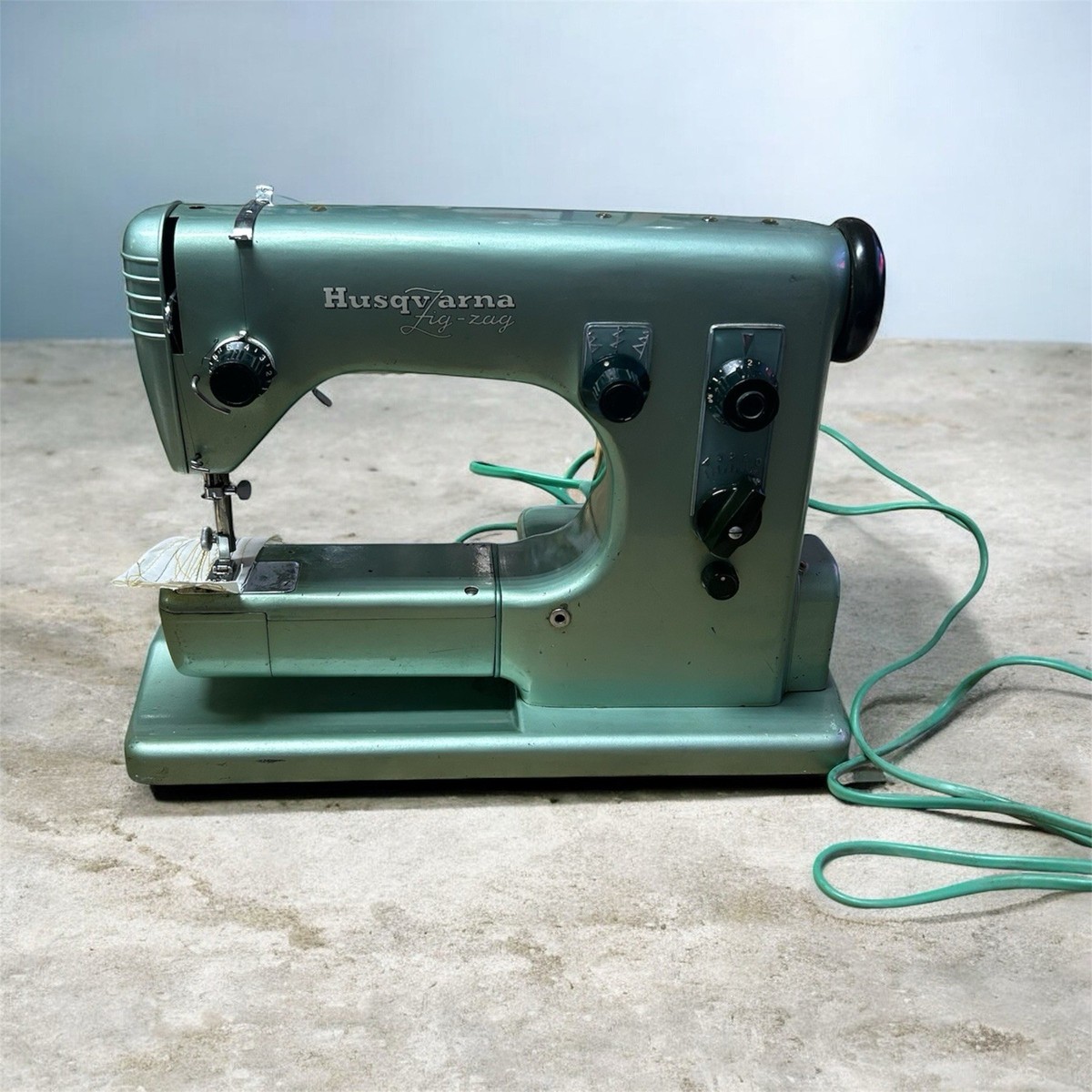 Antique Husqvarna ZIG-ZAG 220 V, Sewing Machine VIKING ,Free Arm