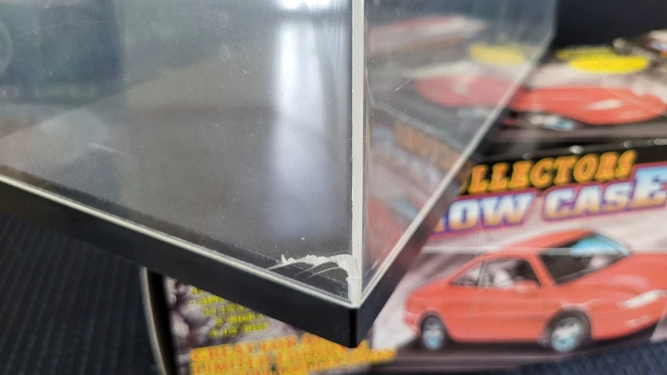 COLLECTORS SHOW CASE Display Case Vehicle Holder for 1/18 Scale - Image 3 of 4