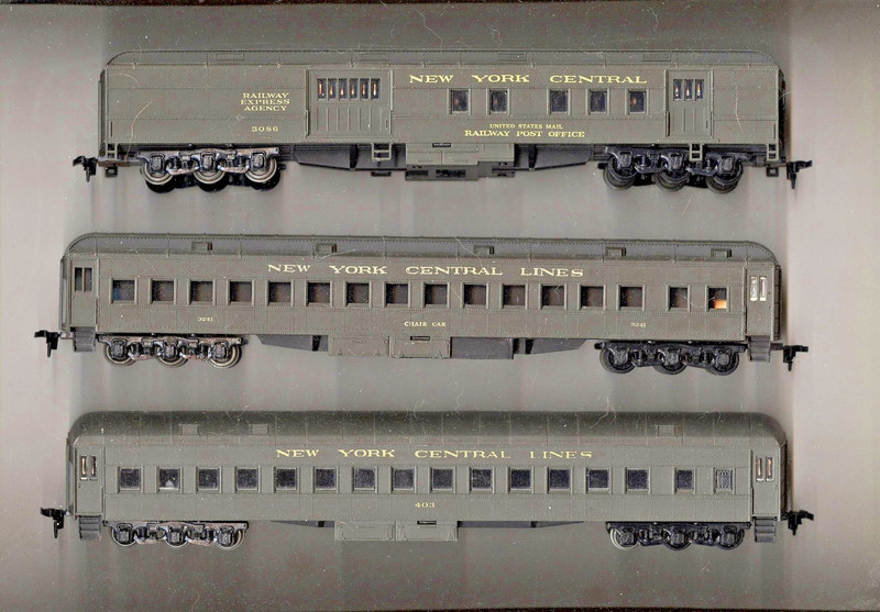 3 ATHEARN HO NYC PASSENGER CARS. USED. EXCELLENT CONDITION.