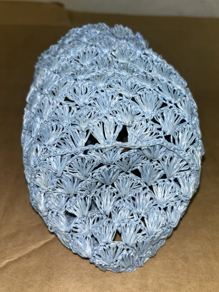 Diadema vintage hecha a mano de ganchillo azul claro para niño pequeño con diseño texturizado Foto 4 de 4