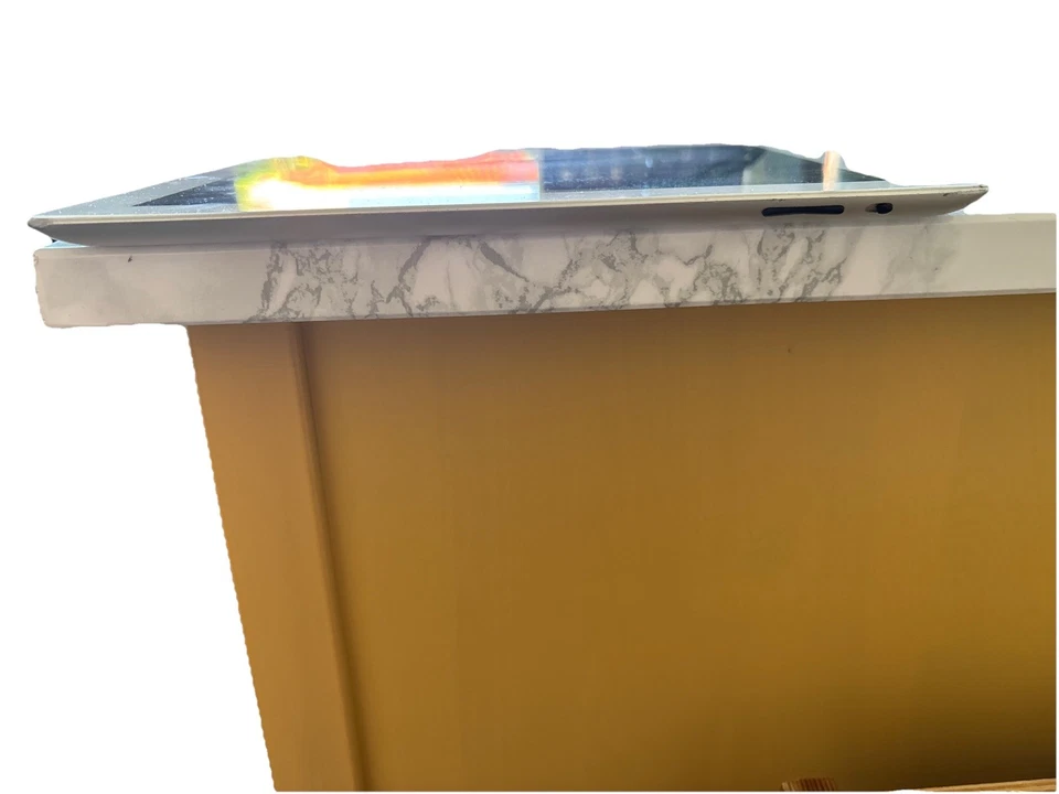 Apple iPad (3rd Gen) A1416 16 GB, Wi-Fi, 9.7 in - White with Smart Cover Bundle - Image 2 of 4