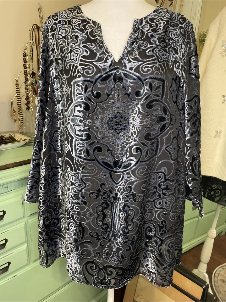 Blusa Top Violeta & Claire Azul y Negro Terciopelo Burnout Manga 3/4 Talla 1X Foto 3 de 4