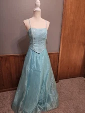 Formal, Prom, Quinceanera, or Bridesmaid dress size Medium in light blue color.