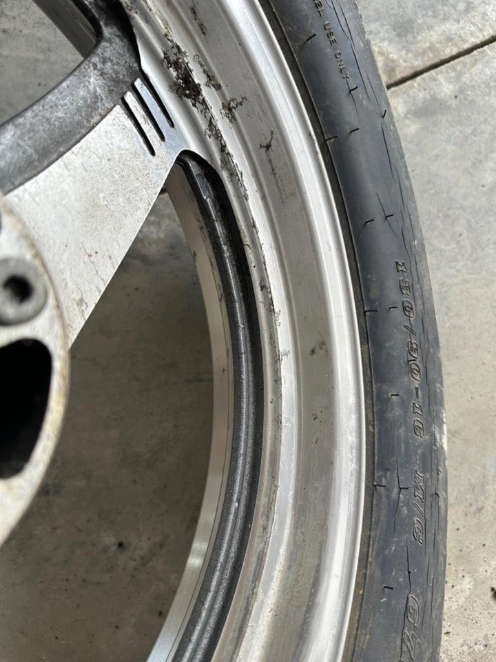 Llanta Suzuki Marauder VZ800 2000 rueda delantera Foto 3 de 4