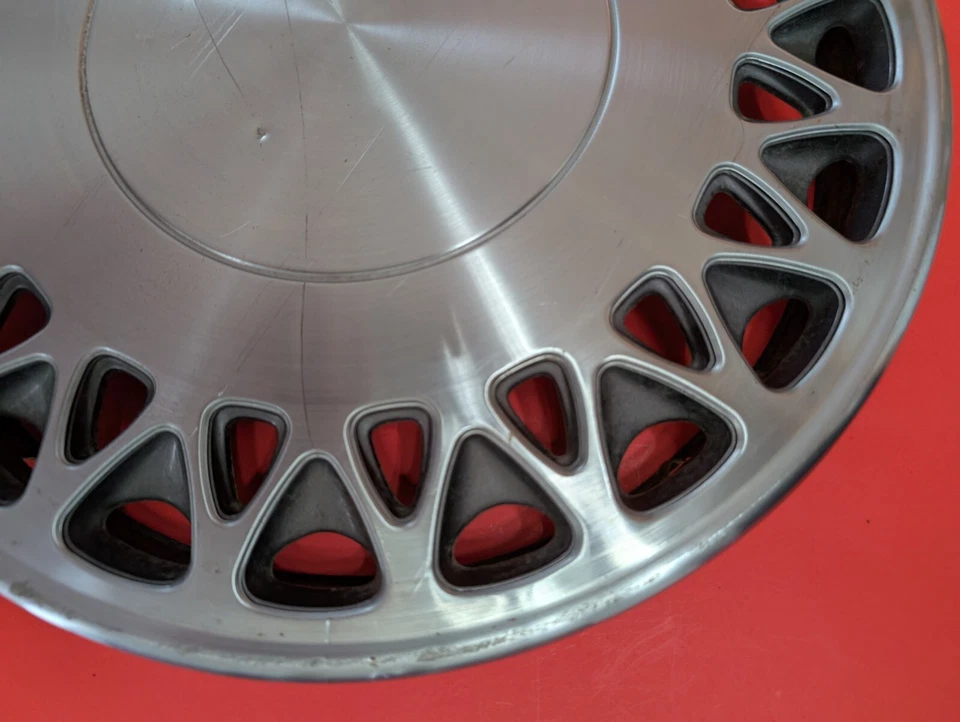 Cubierta de rueda de tapacubos de 15" Plymouth Grand Voyager 1991-1993 en bruto acero metal OEM Foto 3 de 4