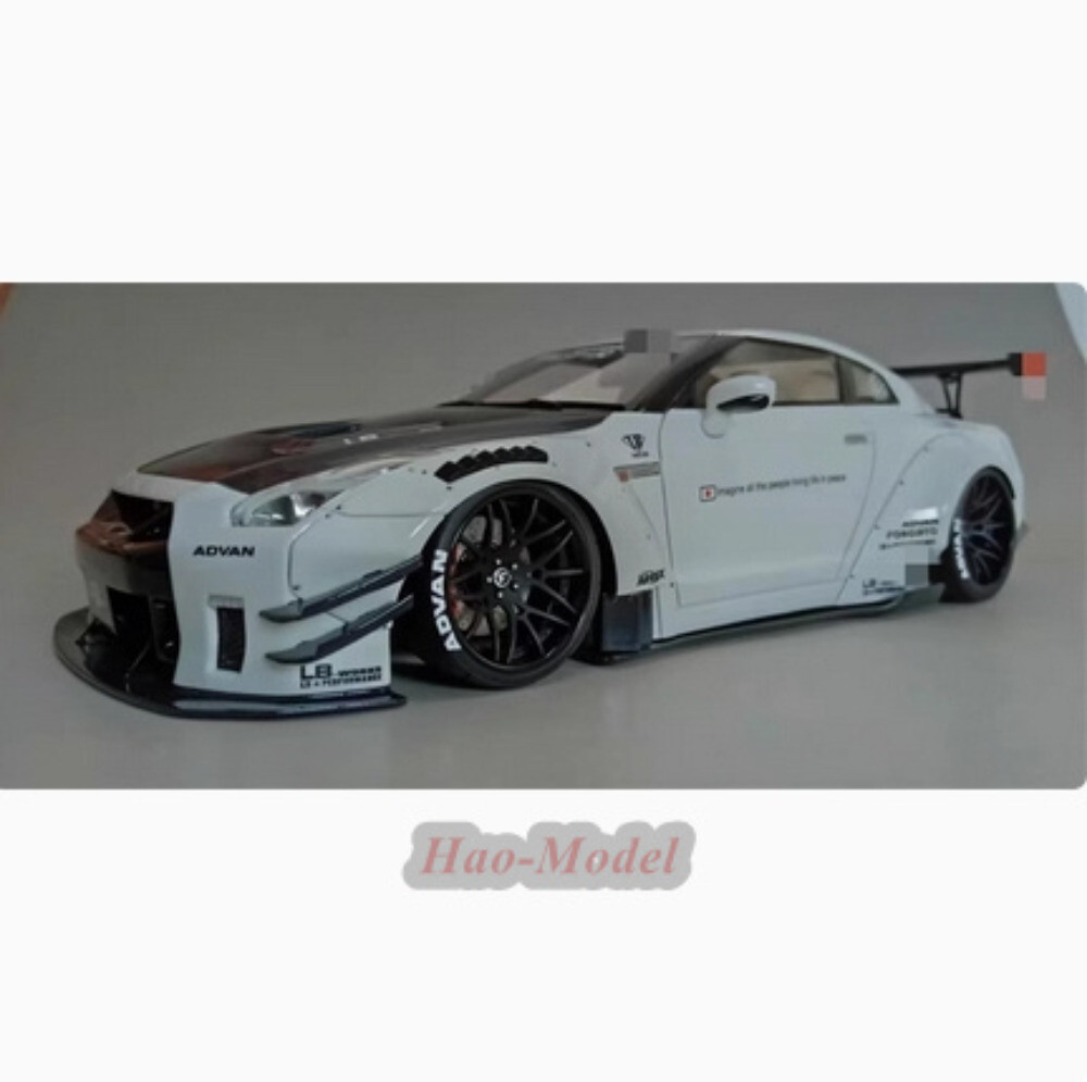 One Model 1:18 Nissan GTR R35 V2.0 Resin Diecast Model Car