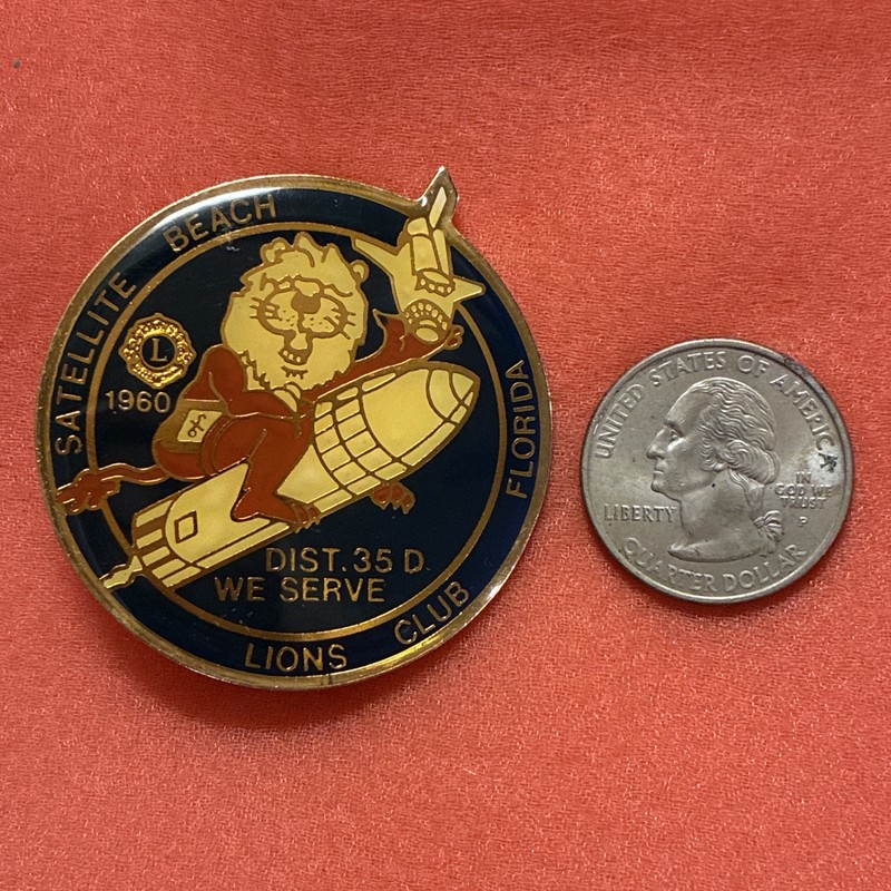 c1960 VINTAGE LIONS CLUB PIN PINBACK NASA LION RIDING ROCKET SATELLITE BEACH FL