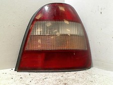 Feu arrière Nissan SUNNY
