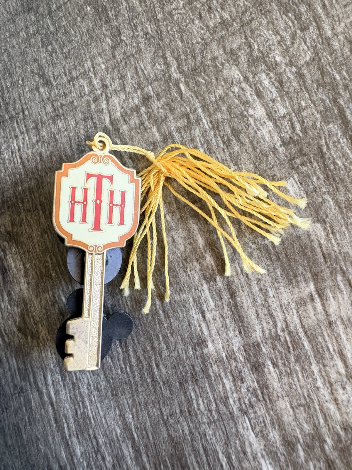 Disney Attractions Hollywood Tower of Terror Hotel Key Pin *F Missing Tassel