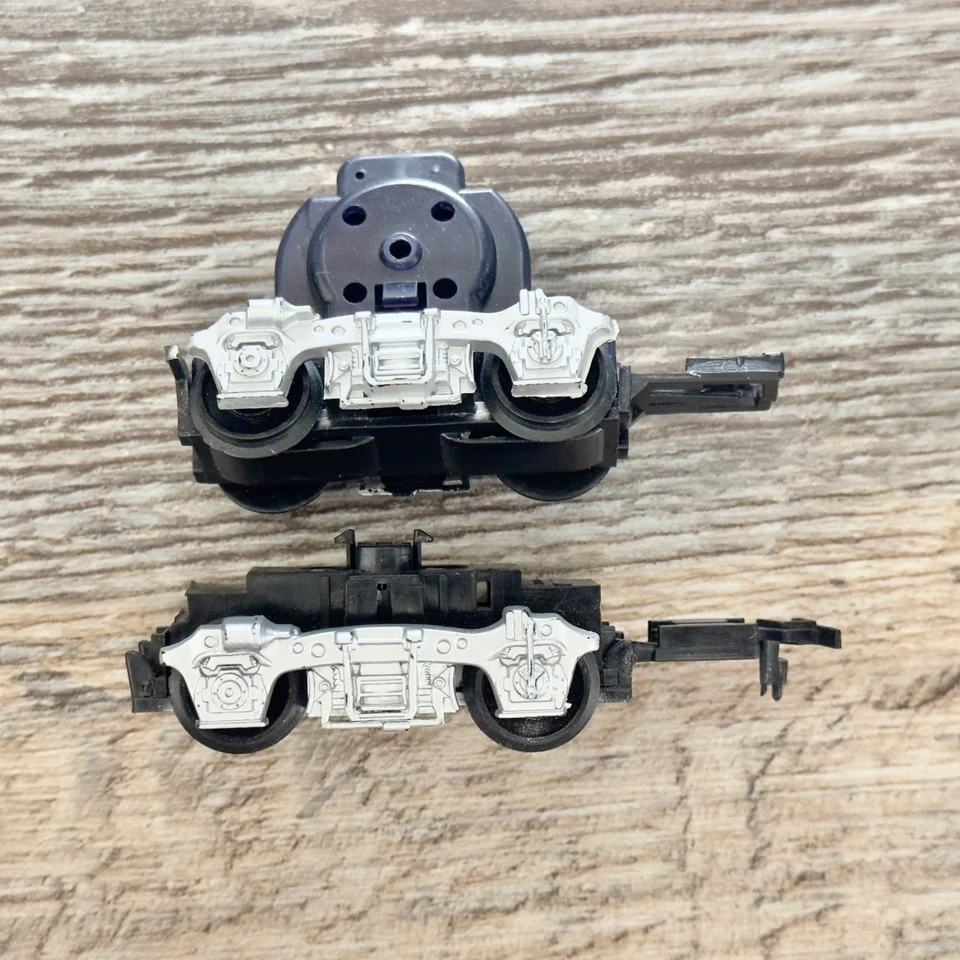 Lote de piezas de repuesto para vagones de tren LIFE-LIKE HO Engine Trucks Bogies con acopladores Foto 4 de 4