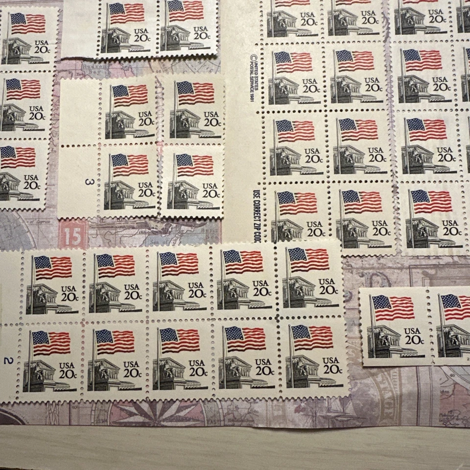 Vintage 1981 unused US postage stamps the flag over the Supreme Court - Image 4 of 4