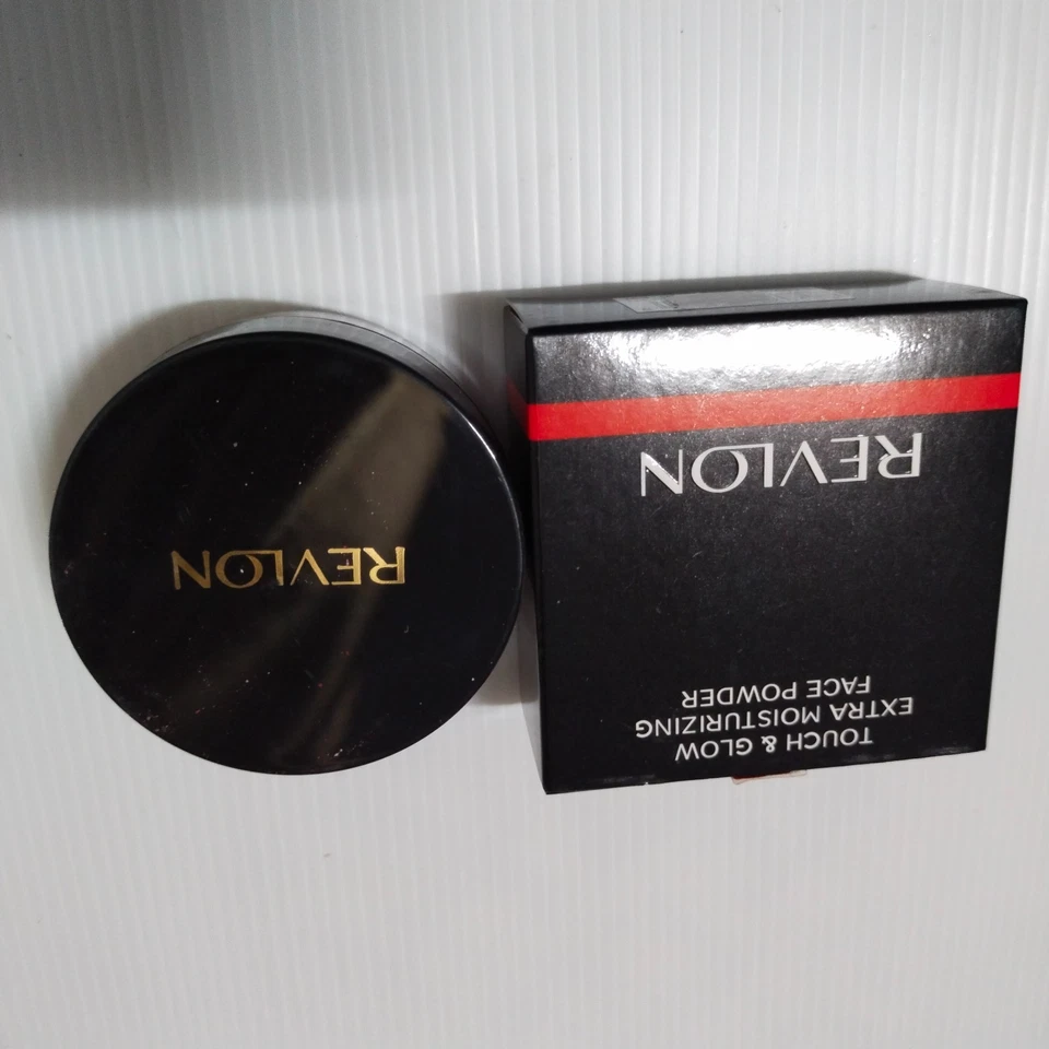 2 x 24 g. Revlon Touch & Glow Extra Moisturizing Face Powder TRANSLUCENT # 1 - Image 3 of 4