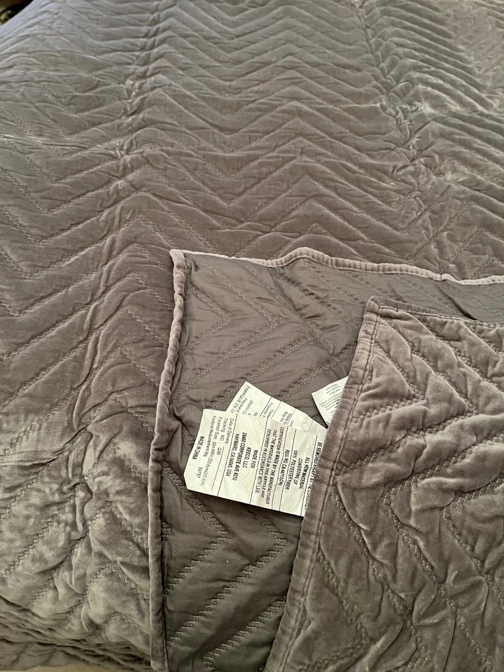 FIELDCREST • LUXURY •EST 1893 COVERLET 1 COVERLET 92 in x 96 in (234 cm x 244 c - Image 3 of 4