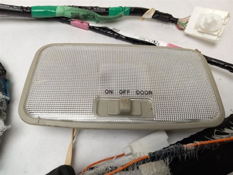 LÁMPARA DOMO TECHO TRASERO PARA TOYOTA CAMRY 2007 - 2009 Foto 3 de 4