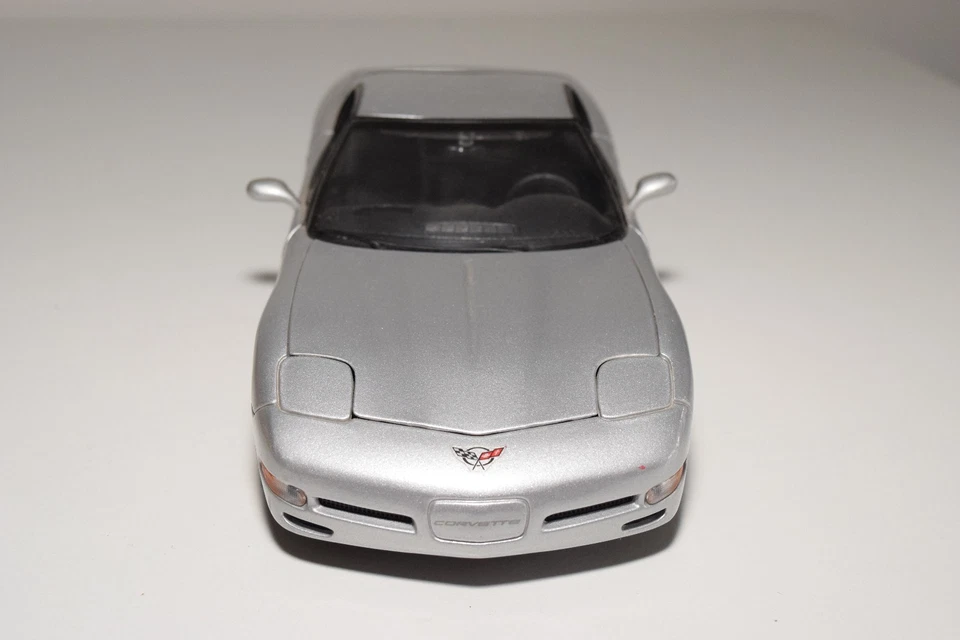 X 1:18 MAISTO CHEVROLET CORVETTE CINZA METÁLICO ESTADO QUASE PERFEITO - Imagem 3 de 4