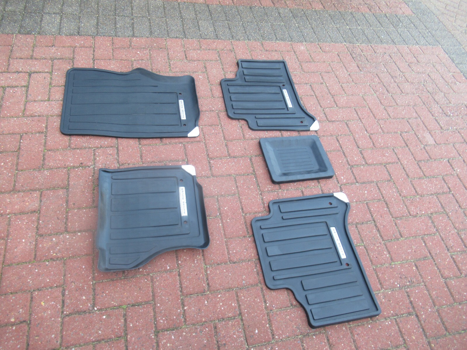 GENUINE LANDROVER RANGE ROVER VOGUE RUBBER MATS SET OF 4 USED eBay