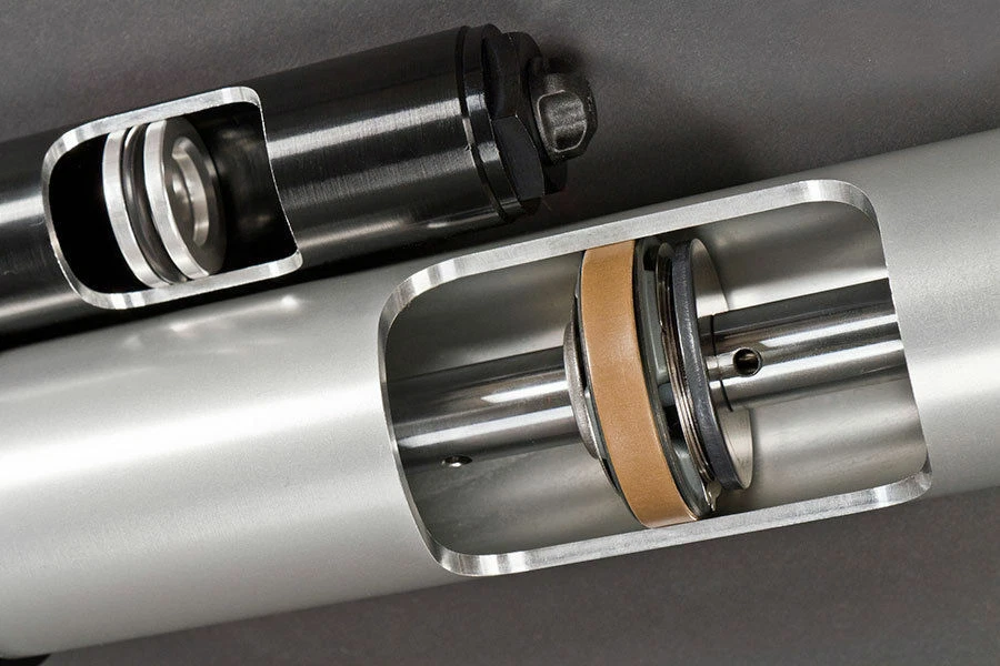 Fox 2.0 Performance Series Shocks Set 2005-2016 Ford F-250/F-350 Super Duty 4WD Foto 4 de 4