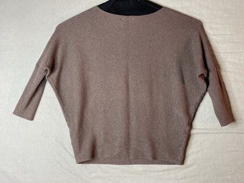 Jennifer Lopez Sweater Size XL Brown Batwing w Chain Along Shoulder Line - Picture 4 of 9
